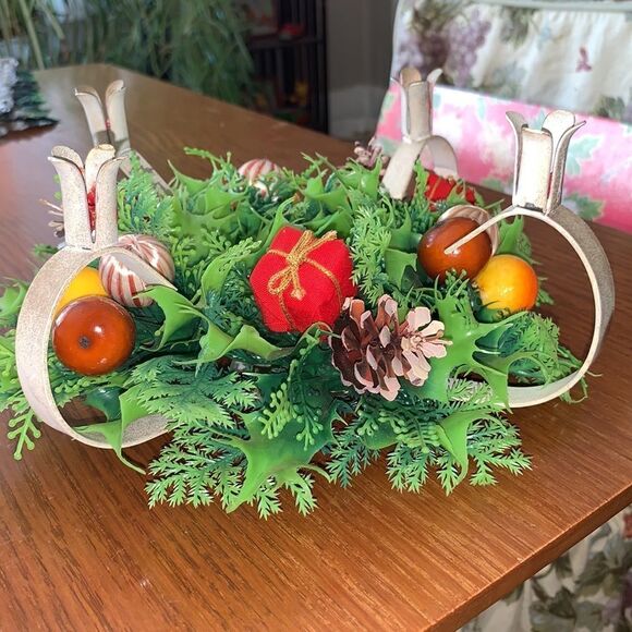 Vtg metal Christmas candle holder with greenery - Picture 4 of 6